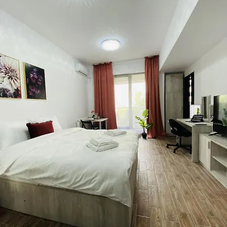 Charming Studio With Balcony Appartamento Bucarest